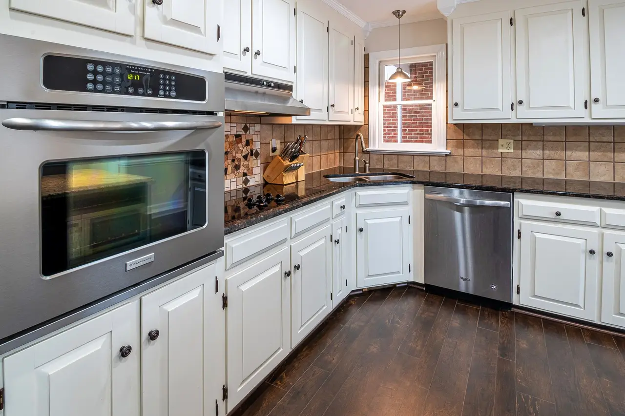Cabinet Refinishing in Illinois